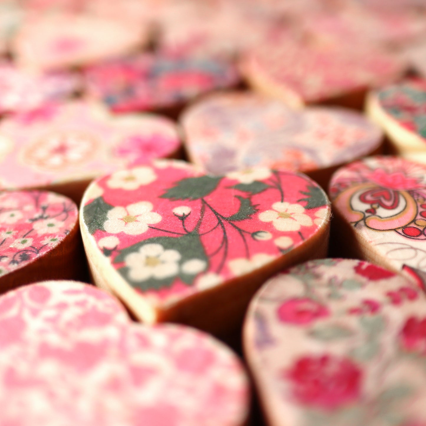 Load image into Gallery viewer, Valentine&amp;#39;s Hearts :: Fabric Covered
