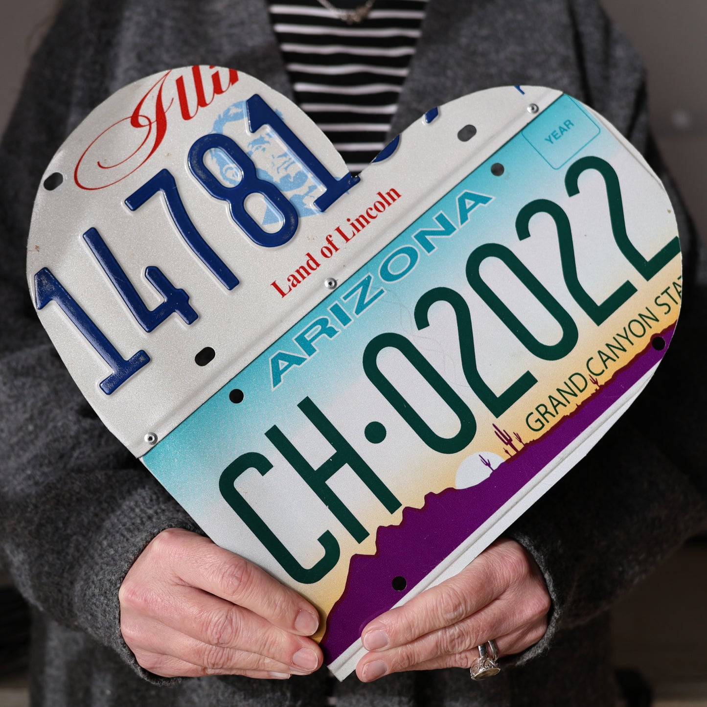 Load image into Gallery viewer, Illinois Loves Arizona License Plate Heart

